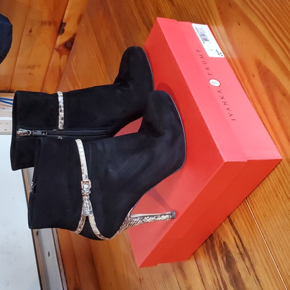 Ivanka Trump ItKisa Suede Snakeskin high-heeled boots sz: 8